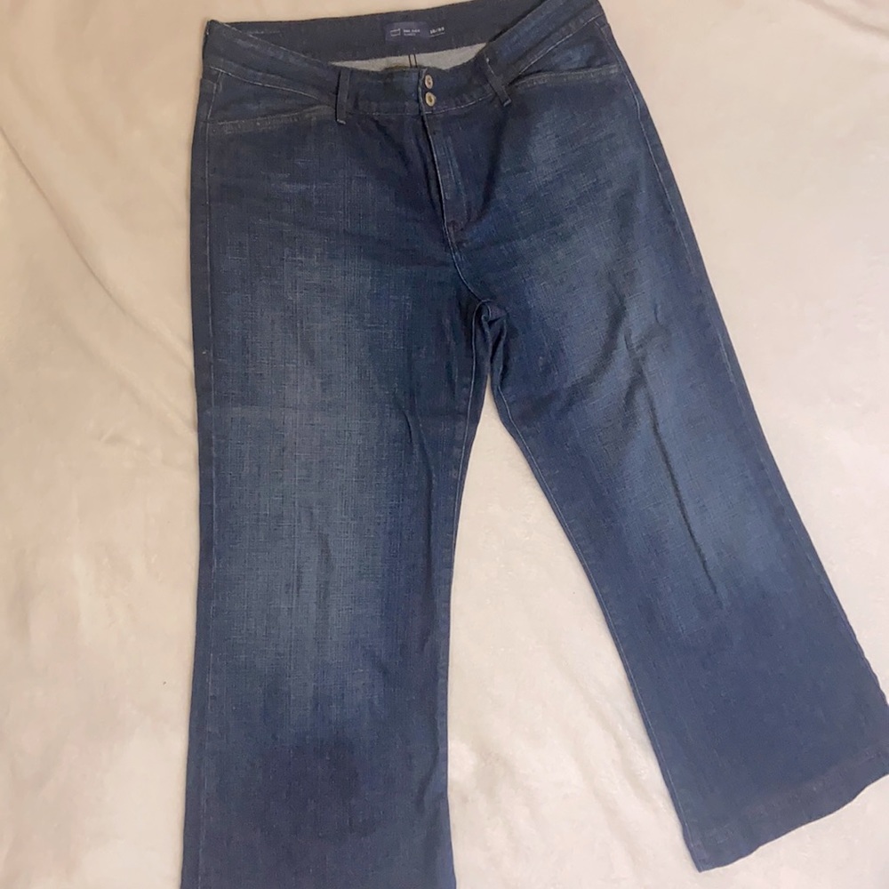 LEVI’S “Demi Curve Classic” jeans - size 16/33 🧿